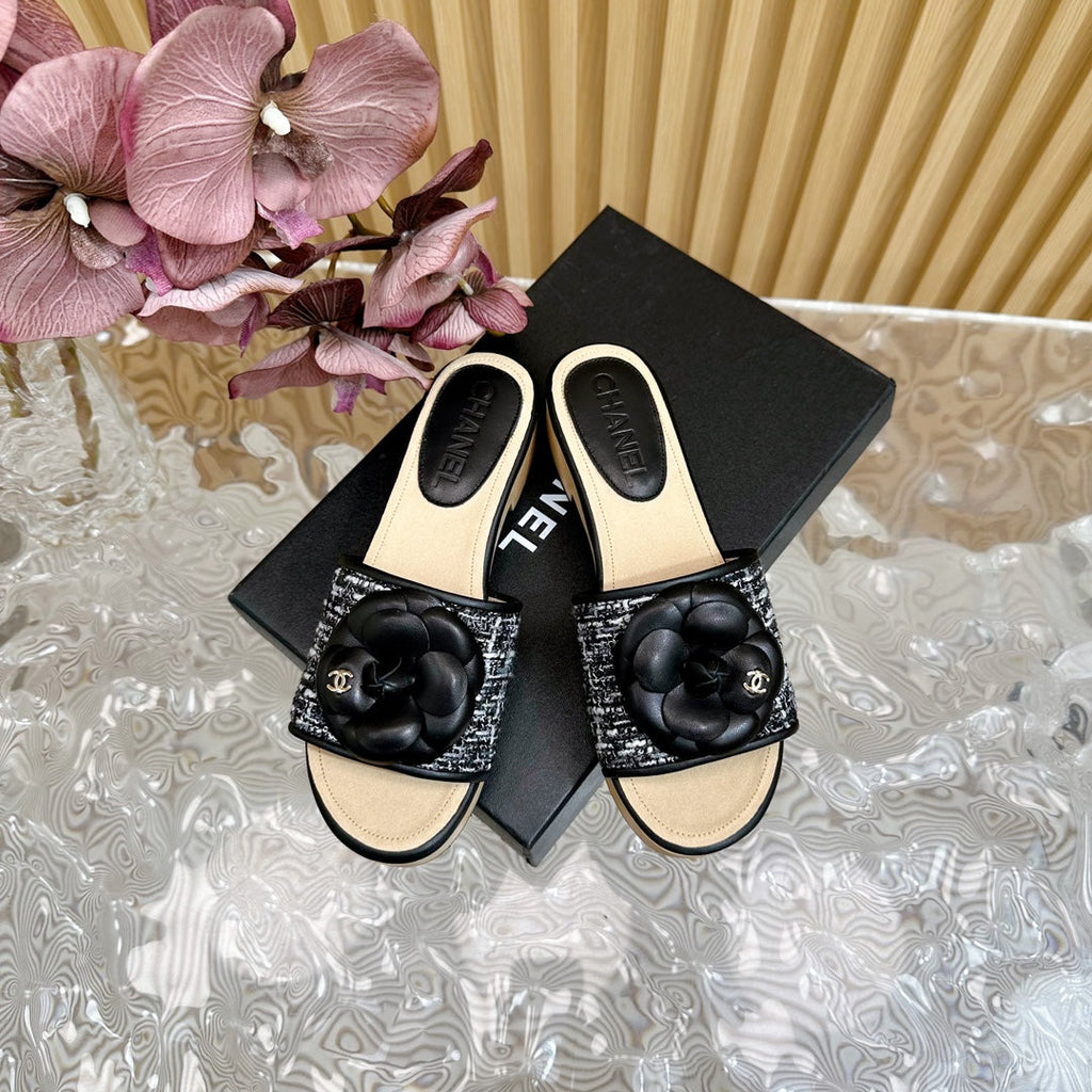 CHANEL PLATFORM SLIPPERS WITH FLOWER IN BLACK LAMBSKIN