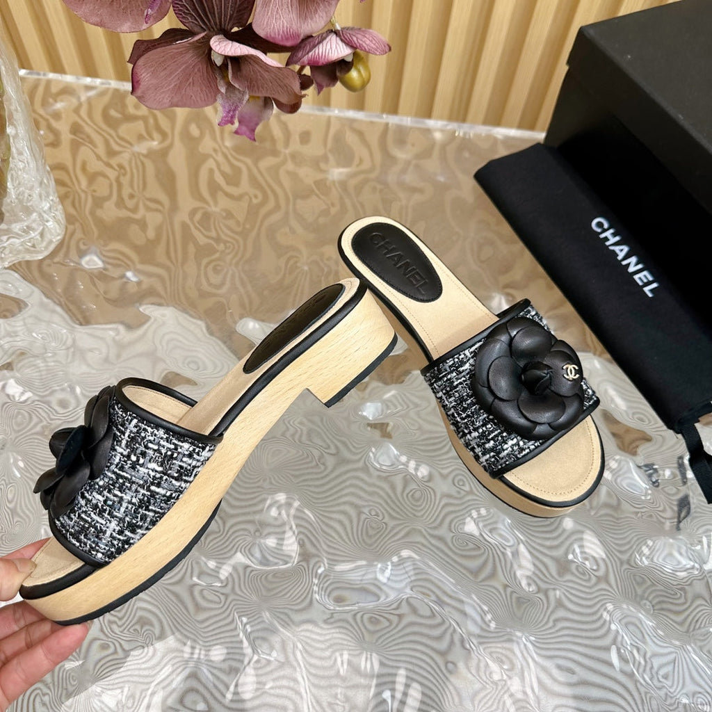 CHANEL PLATFORM SLIPPERS WITH FLOWER IN BLACK LAMBSKIN