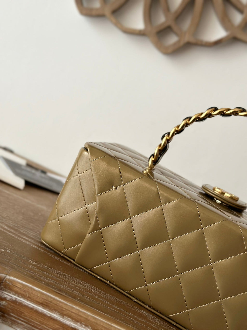 CHANEL VINTAGE COSMETIC BAG 22 IN CAPE PALLISER SHINY CALFSKIN GOLD HARDWARE