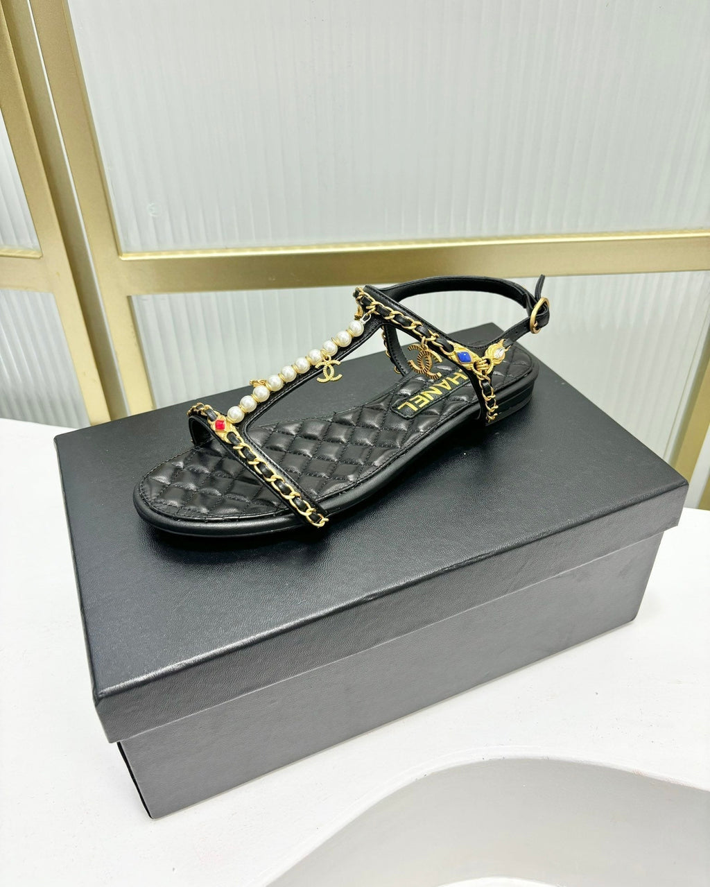CHANEL SANDALS PEARL CHAIN IN BLACK COWHIDE