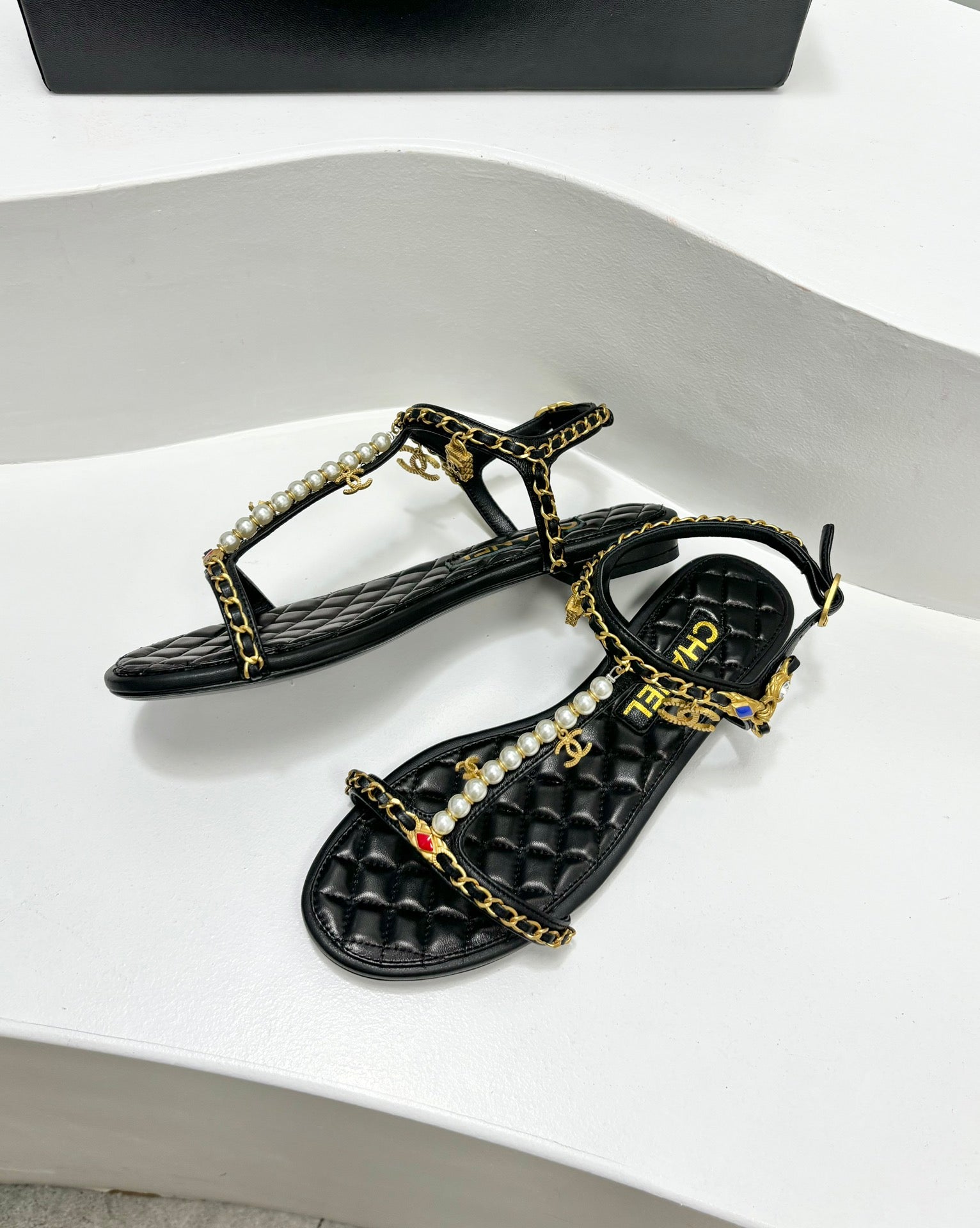 CHANEL SANDALS PEARL CHAIN IN BLACK COWHIDE