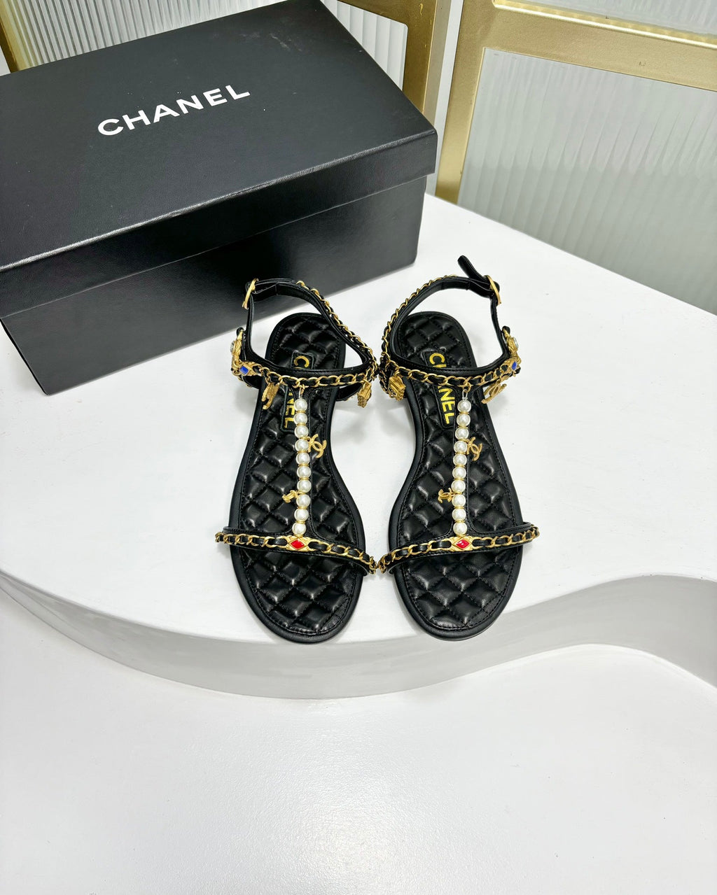 CHANEL SANDALS PEARL CHAIN IN BLACK COWHIDE