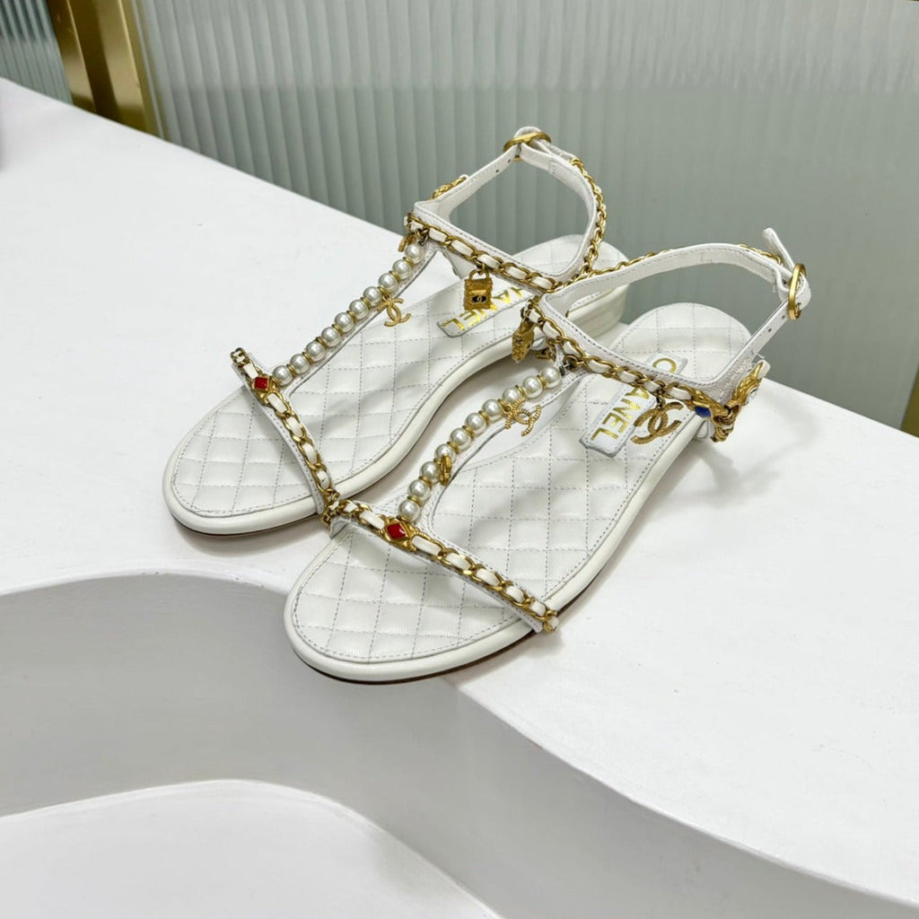 CHANEL SANDALS PEARL CHAIN IN WHITE COWHIDE