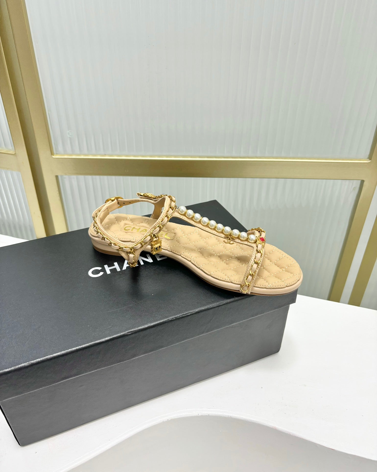 CHANEL SANDALS PEARL CHAIN IN BEIGE CREAM COWHIDE