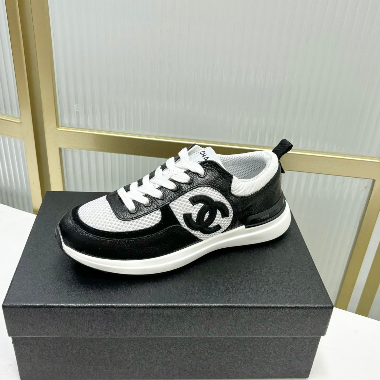 CHANEL SNEAKER IN BLACK CALFSKIN AND GREY BREATHABLE MESH