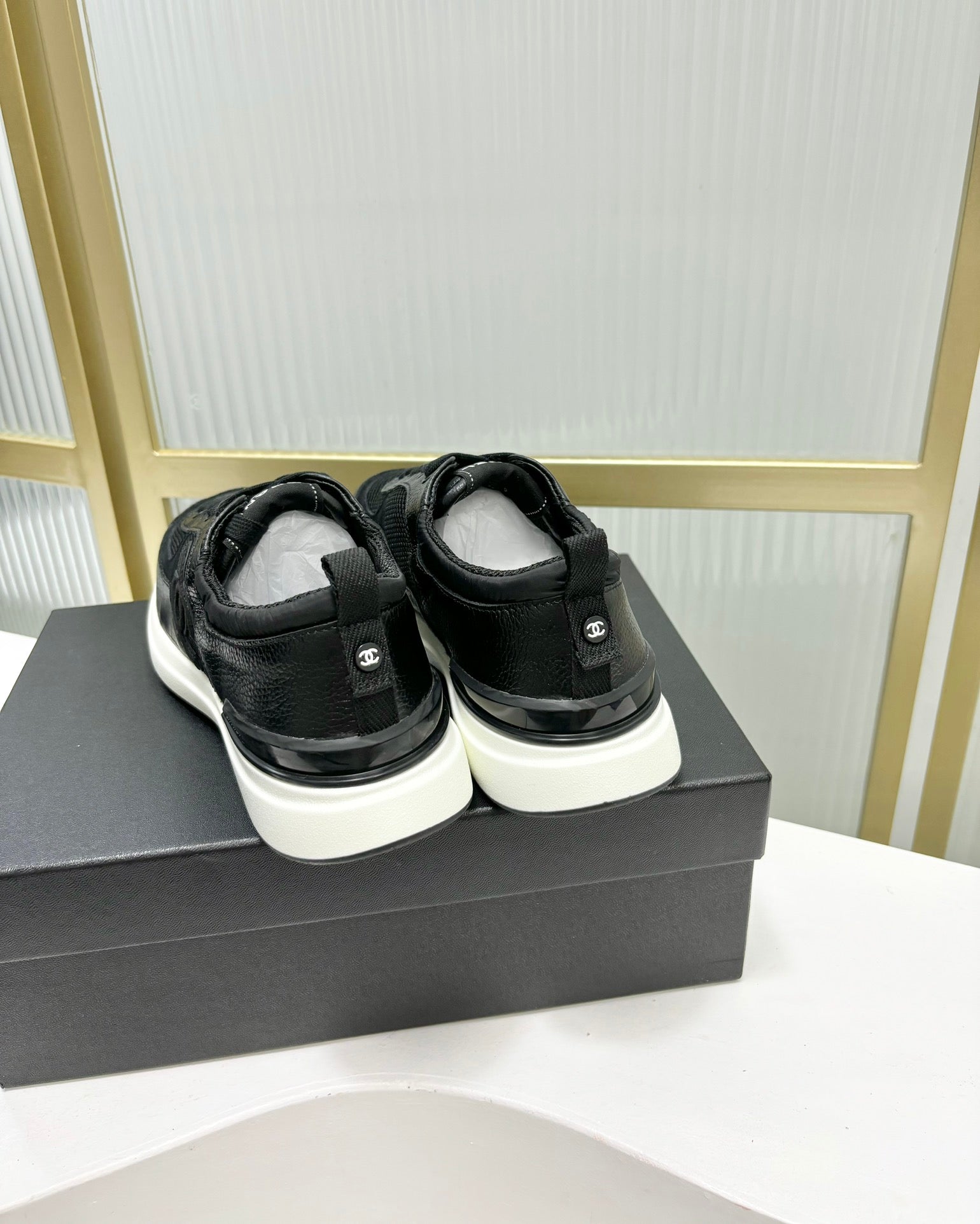 CHANEL SNEAKER IN BLACK SUEDE