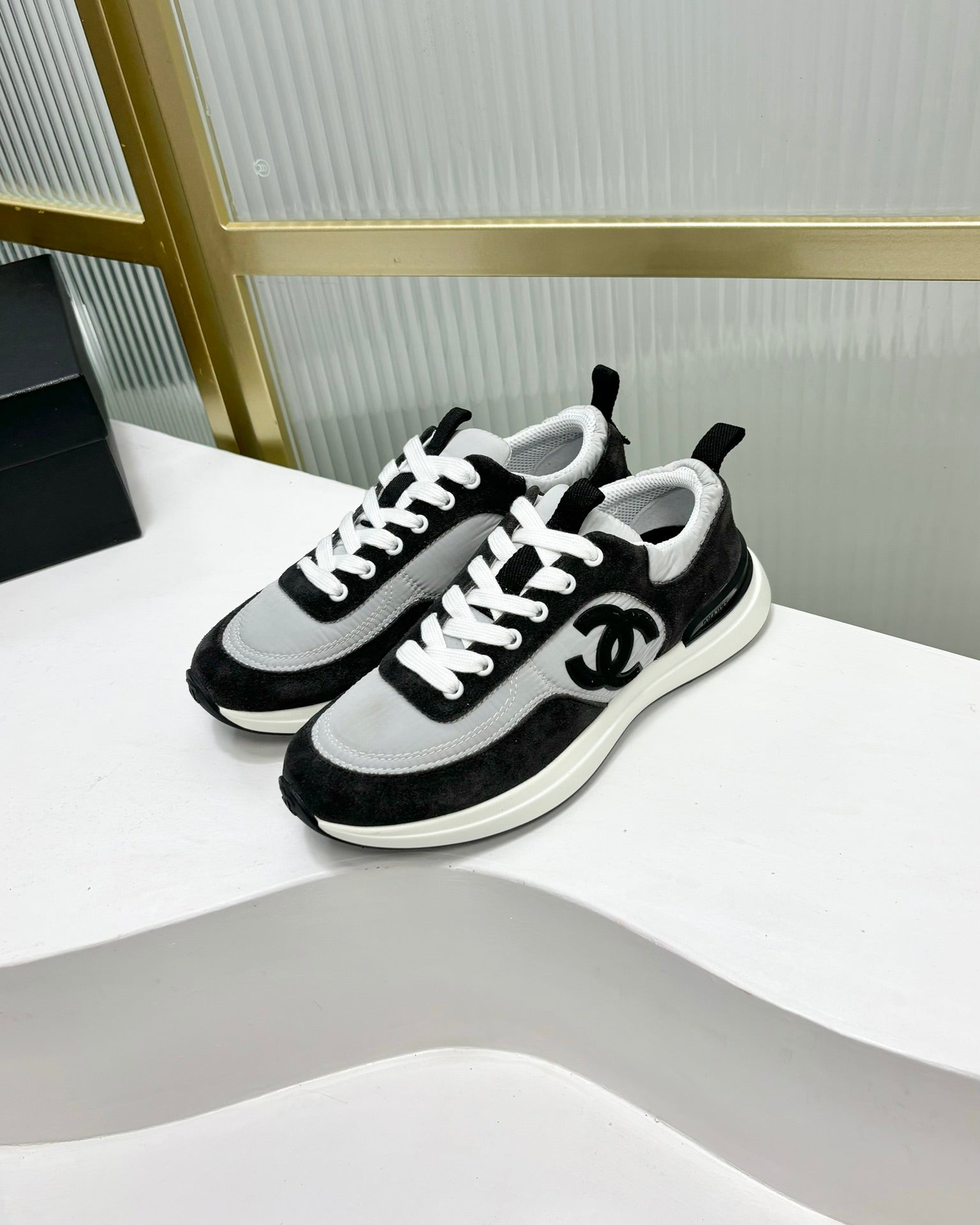 CHANEL SNEAKER IN BLACK MIX GREY SUEDE