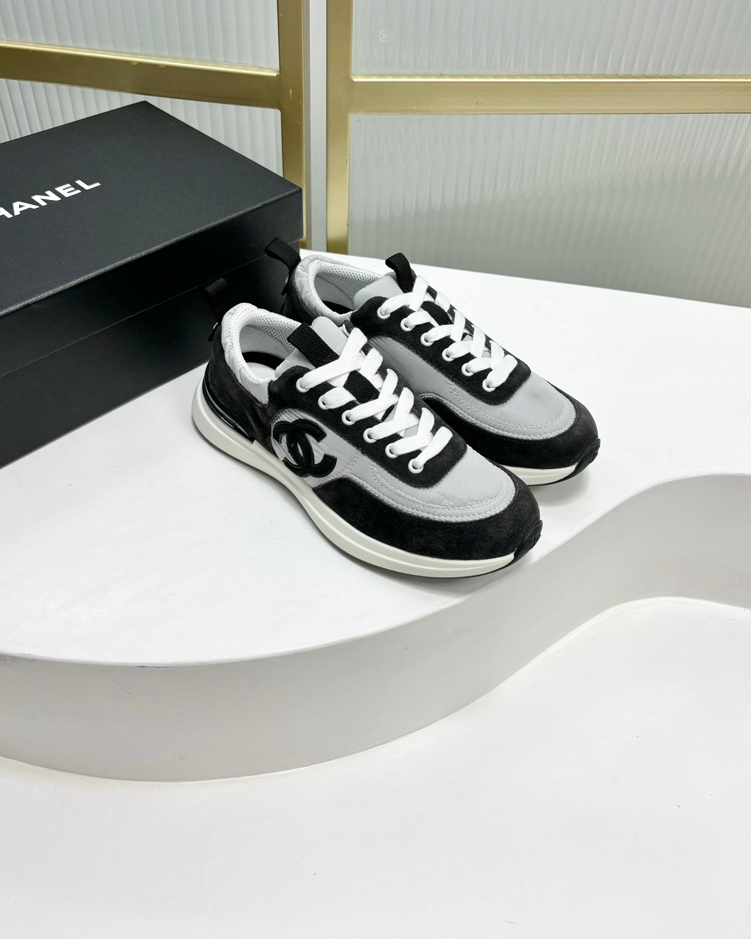 CHANEL SNEAKER IN BLACK MIX GREY SUEDE