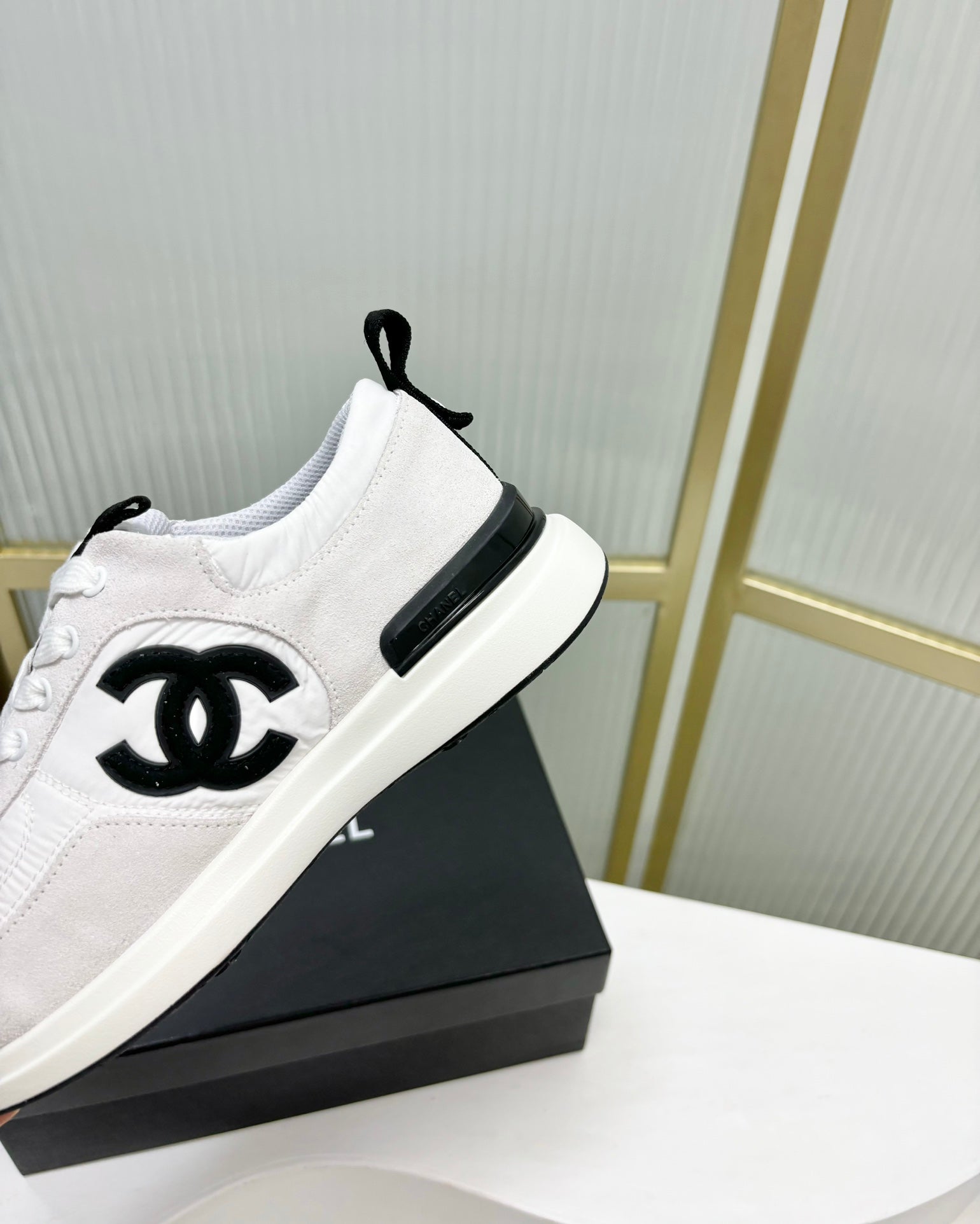 CHANEL SNEAKER IN WHITE MIX GREY SUEDE