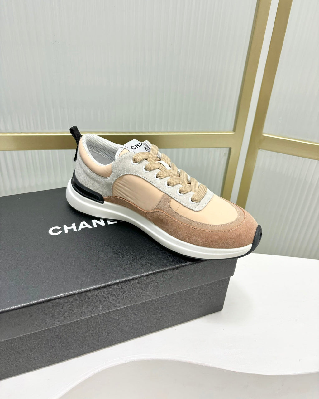 CHANEL SNEAKER IN CAMEL BROWN MIX BISQUE CREAM SUEDE