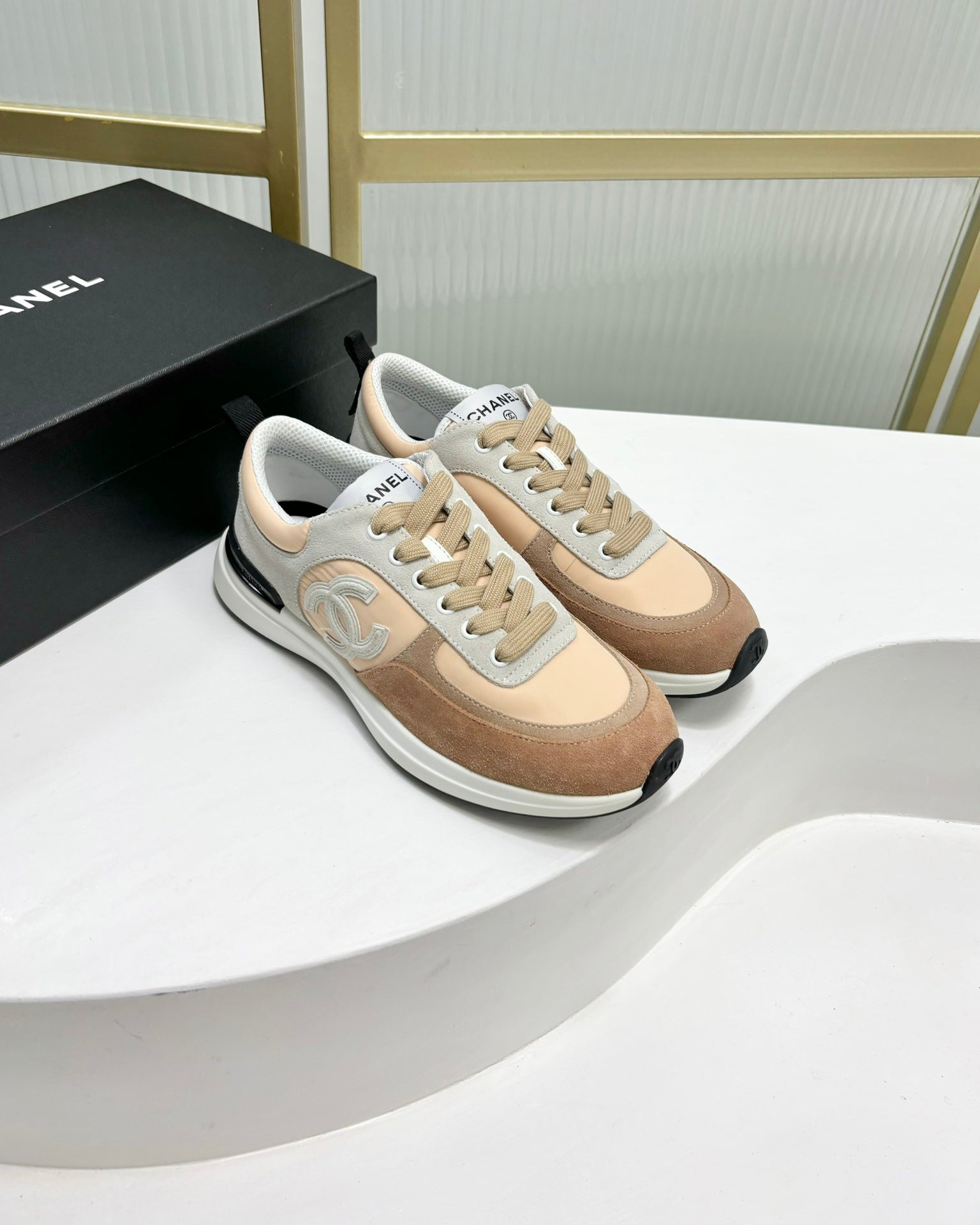 CHANEL SNEAKER IN CAMEL BROWN MIX BISQUE CREAM SUEDE