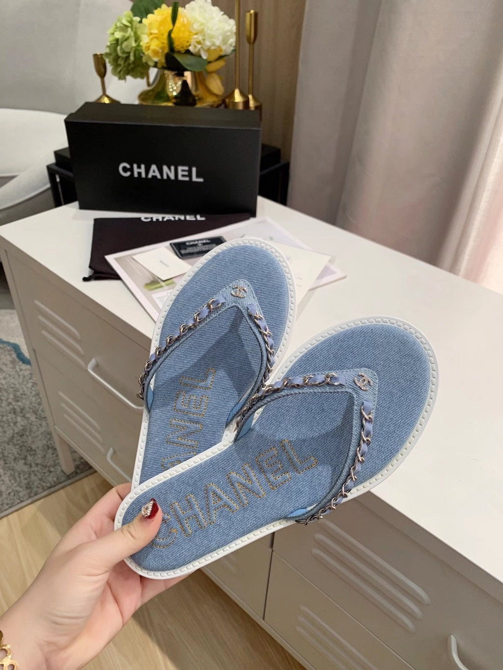 CHANEL THONG SLIPPERS IN LIGHT BLUE DENIM