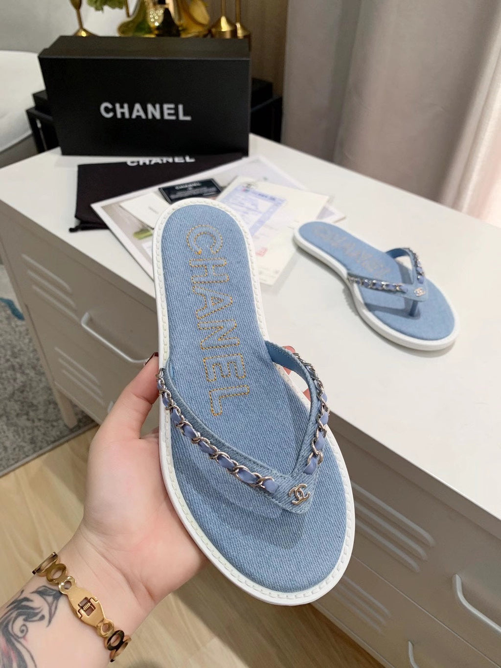 CHANEL THONG SLIPPERS IN LIGHT BLUE DENIM