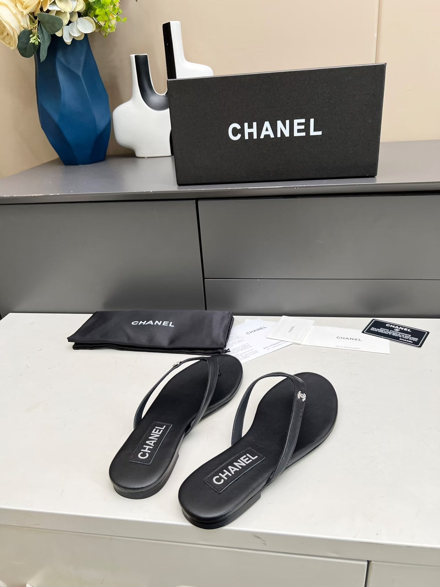 CHANEL THONG SLIPPERS IN BLACK COWHIDE