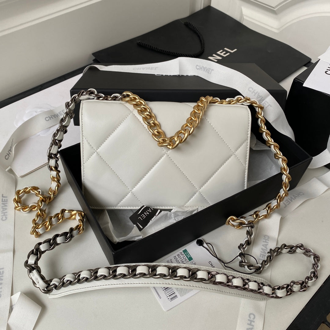 CHANEL 19 WOC 19CM WHITE LAMBSKIN GOLD HARDWARE