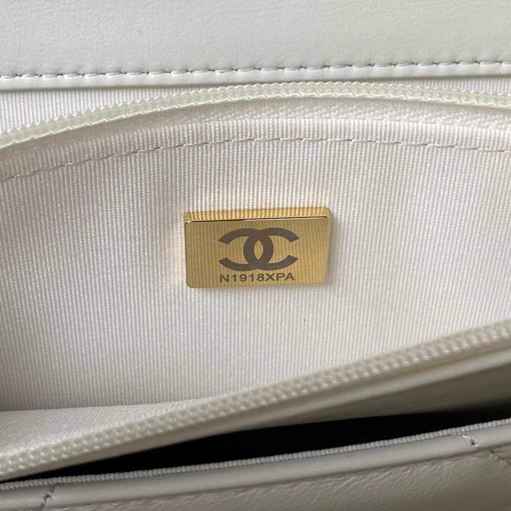 CHANEL 19 WOC 19CM WHITE LAMBSKIN GOLD HARDWARE