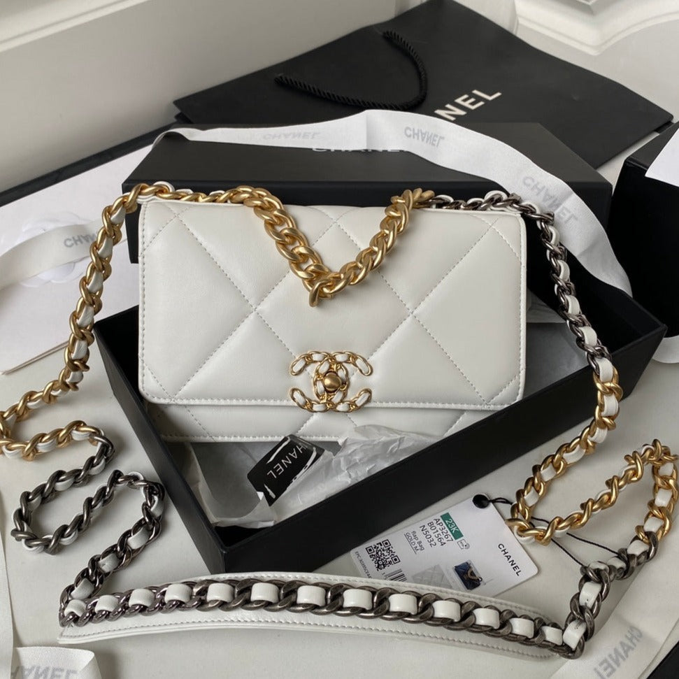 CHANEL 19 WOC 19CM WHITE LAMBSKIN GOLD HARDWARE