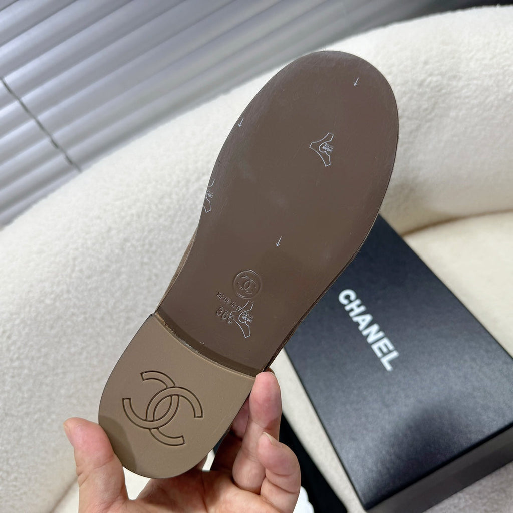 CHANEL LOAFER IN CHOCOLATE BROWN SUEDE AND WOOL LINING