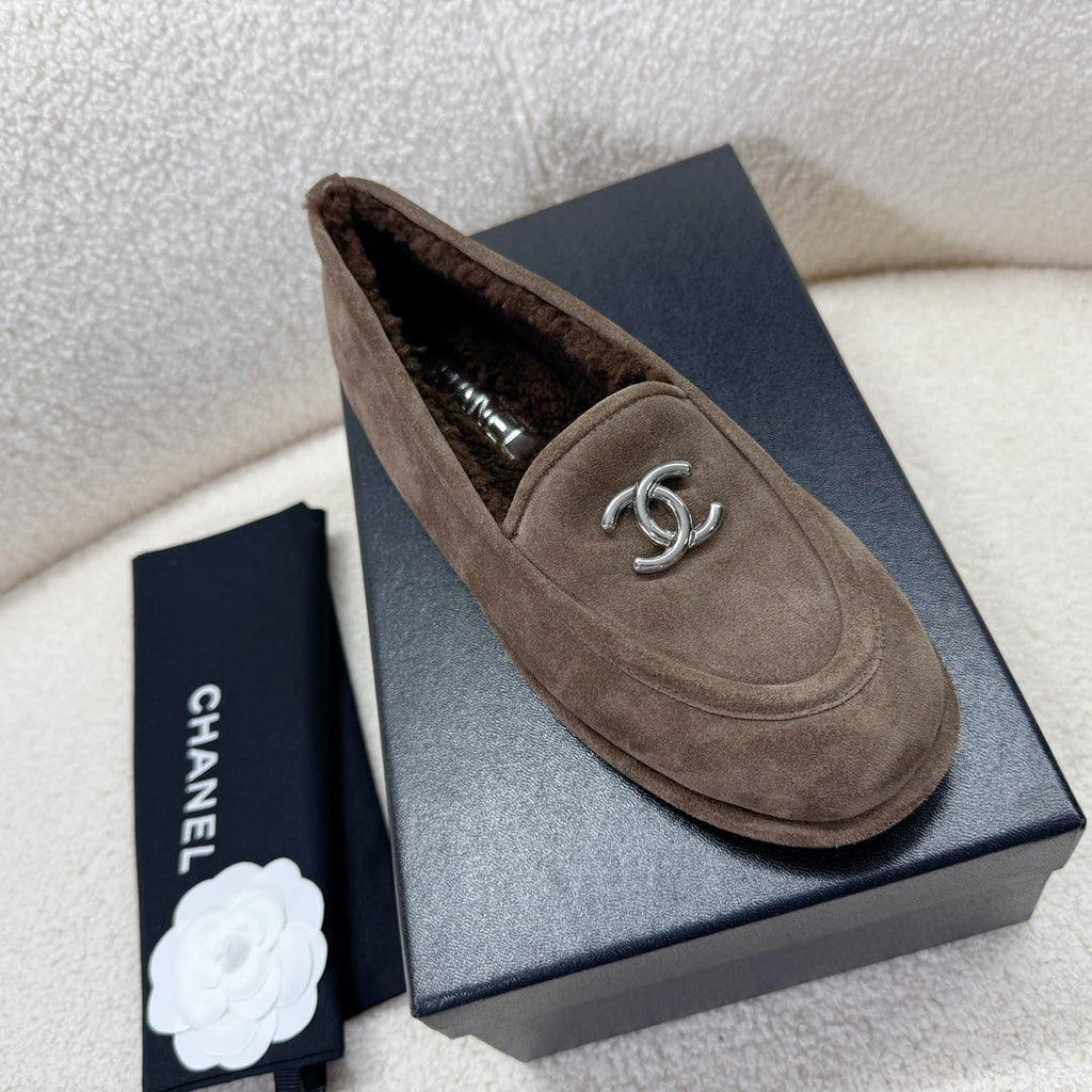 CHANEL LOAFER IN CHOCOLATE BROWN SUEDE AND WOOL LINING