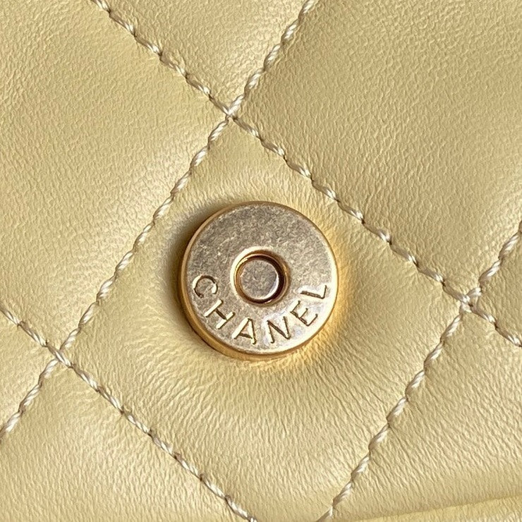 CHANEL QUILTED HOBO CARGO BAG 31 IN LIGHT YELLOW CALFSKIN GOLD CHAIN