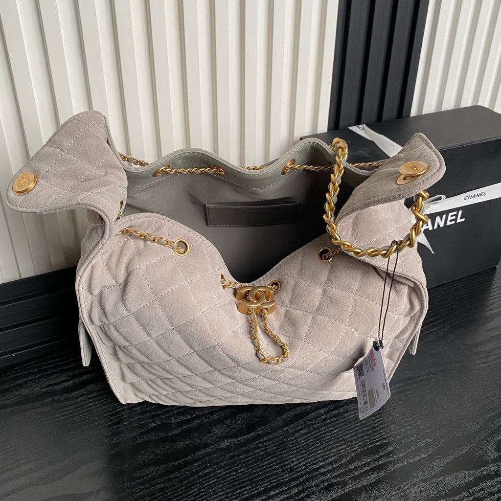 CHANEL MEDIUM HANDBAG 40 IN BEIGE SUEDE GOLD HARDWARE