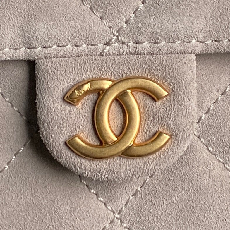 CHANEL MEDIUM HANDBAG 40 IN BEIGE SUEDE GOLD HARDWARE