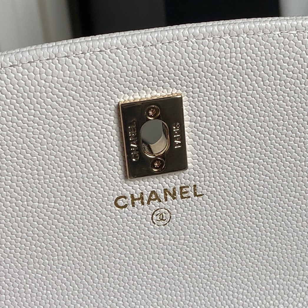 CHANEL 25C FLAP BAG 18 IN WHITE SHINY GRAINED CALFSKIN GOLD HARDWARE
