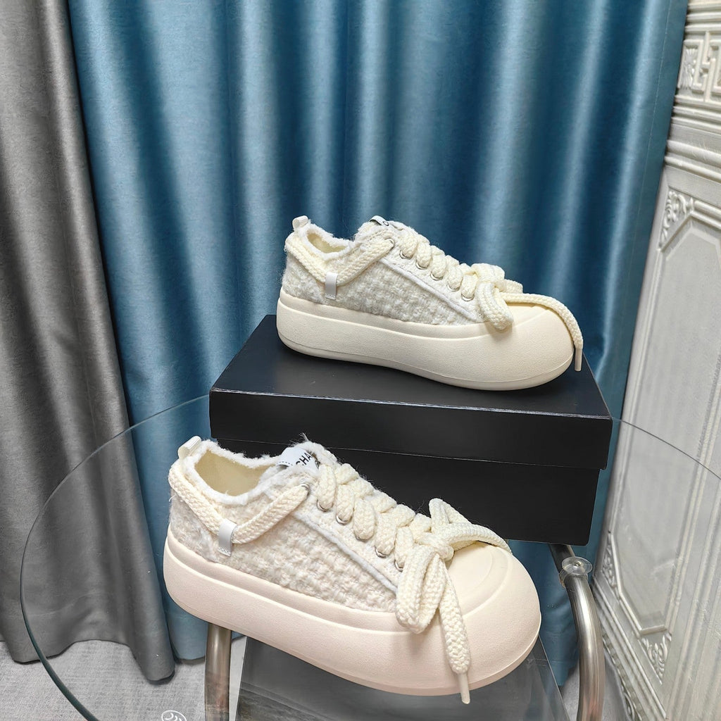 CHANEL THICK-SOLED SHOES IN WHITE WOVEN WOOL
