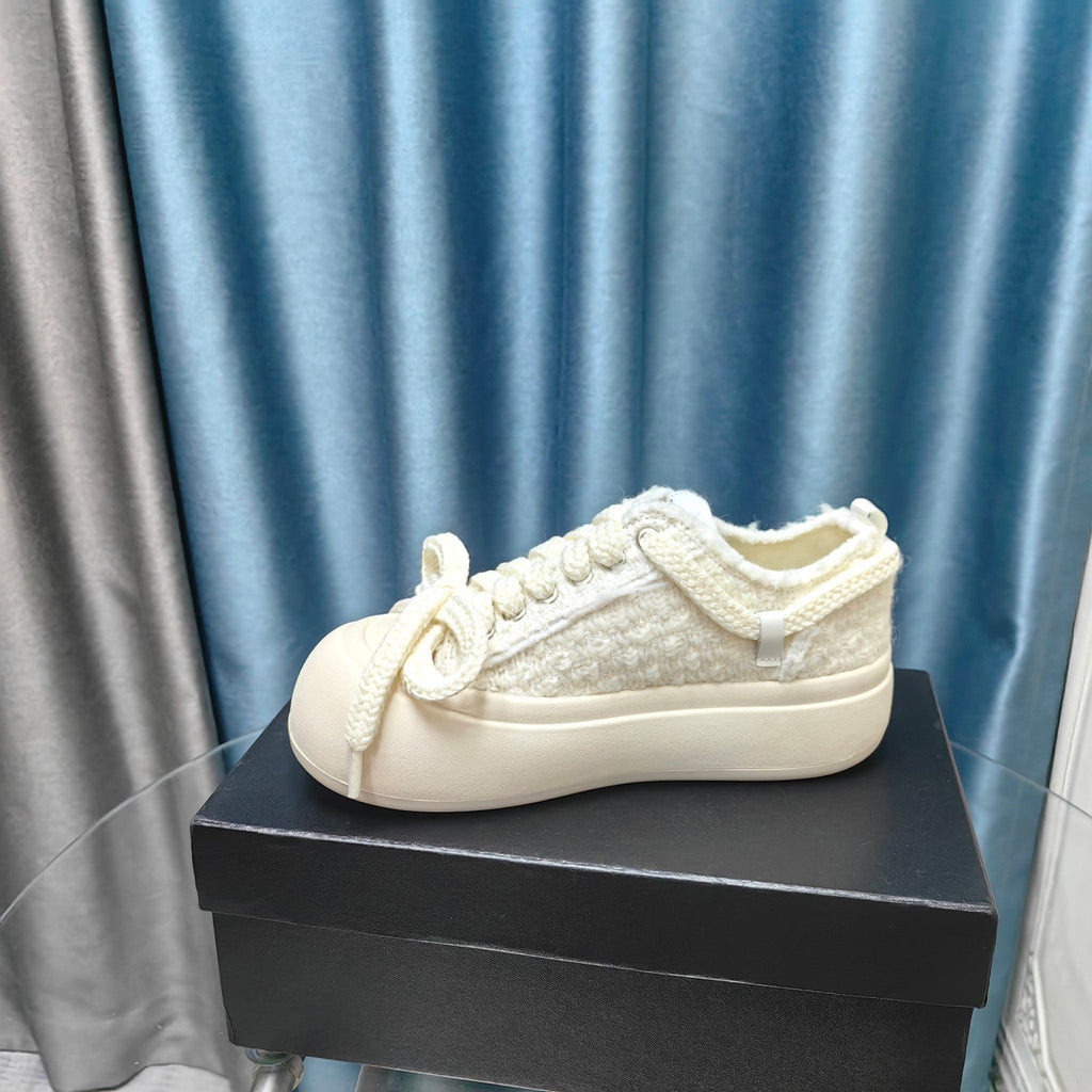 CHANEL THICK-SOLED SHOES IN WHITE WOVEN WOOL