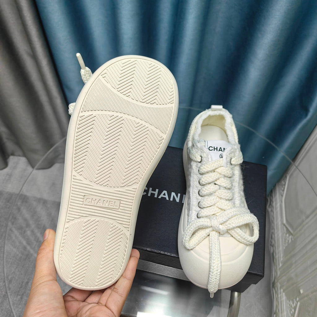 CHANEL THICK-SOLED SHOES IN WHITE WOVEN WOOL