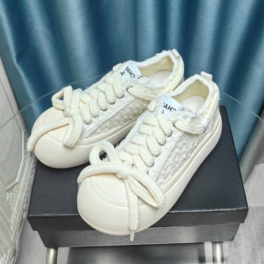 CHANEL THICK-SOLED SHOES IN WHITE WOVEN WOOL