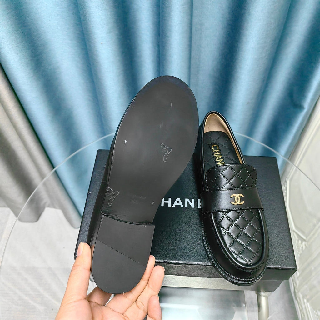 CHANEL MOASINS BLACK QUILTED CALFSKIN
