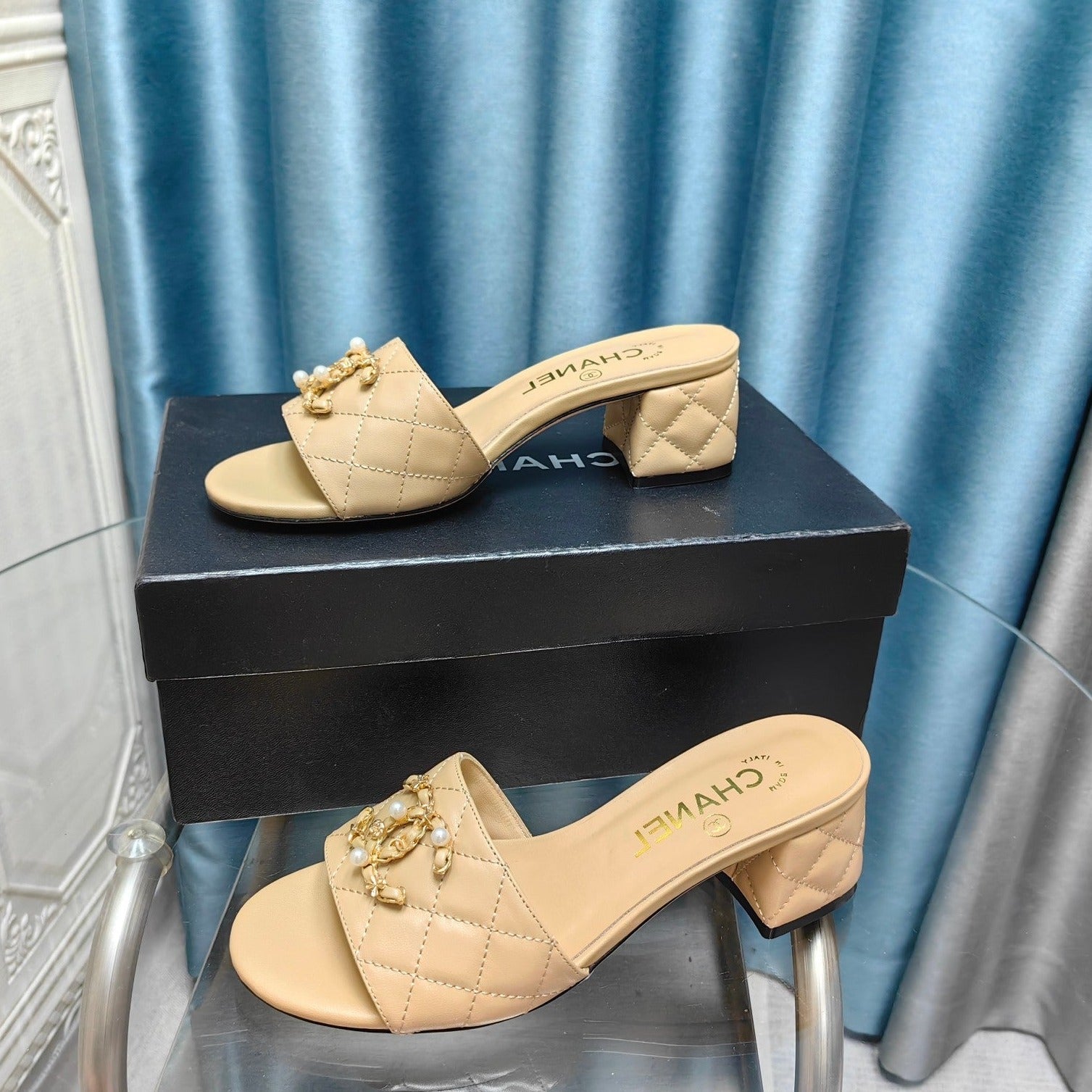 CHANEL MULE SLIDE SANDAL IN BEIGE CREAM LAMBSKIN