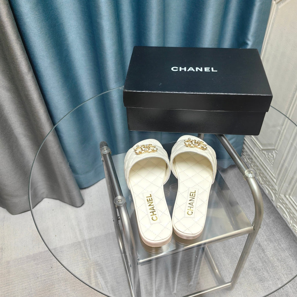 CHANEL QUILTED SLIPPERS WHITE SHEEPSKIN