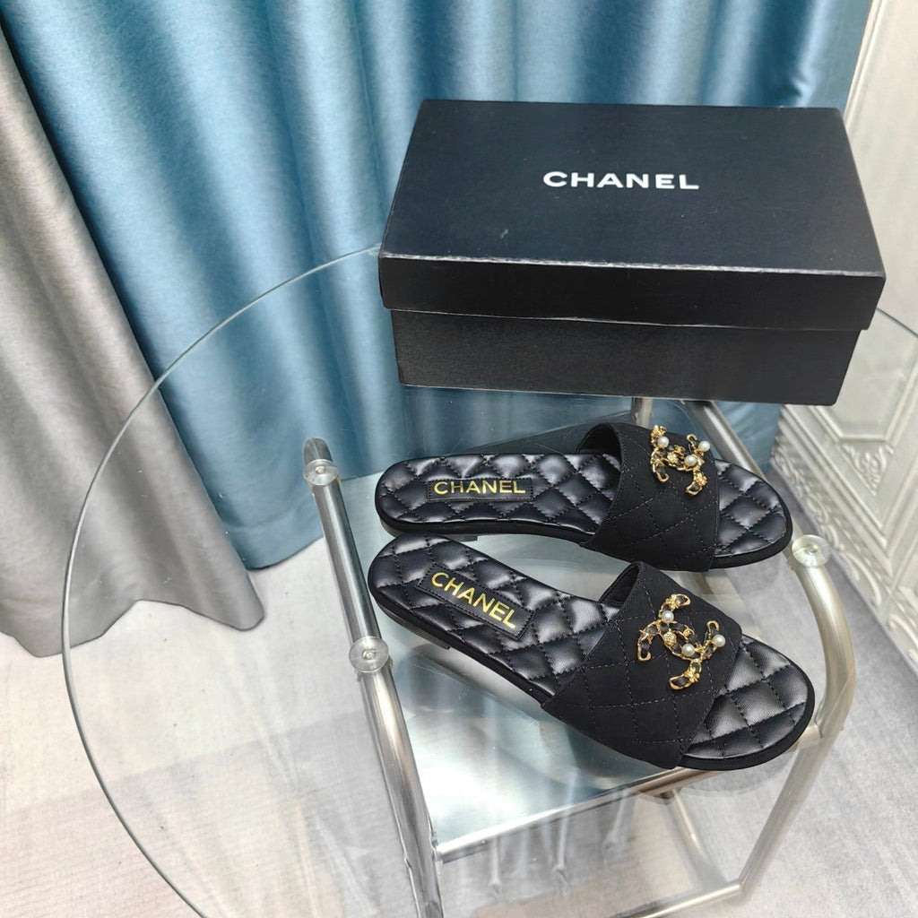 CHANEL QUILTED SLIPPERS BLACK SUEDE AND SHEEPSKIN