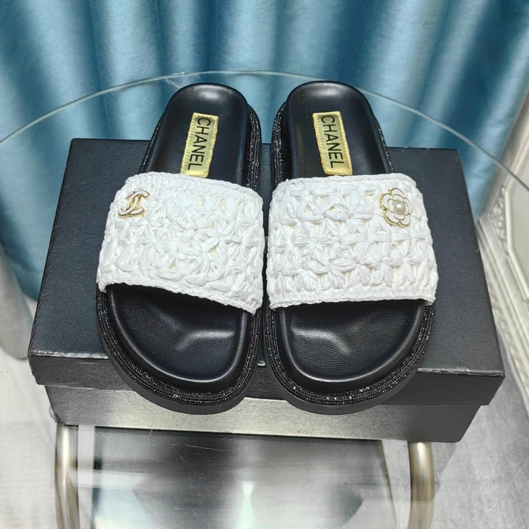 CHANEL KNIT SLIPPERS IN LIGHT PINK WOVEN SATIN AND BLACK SHEEPSKIN