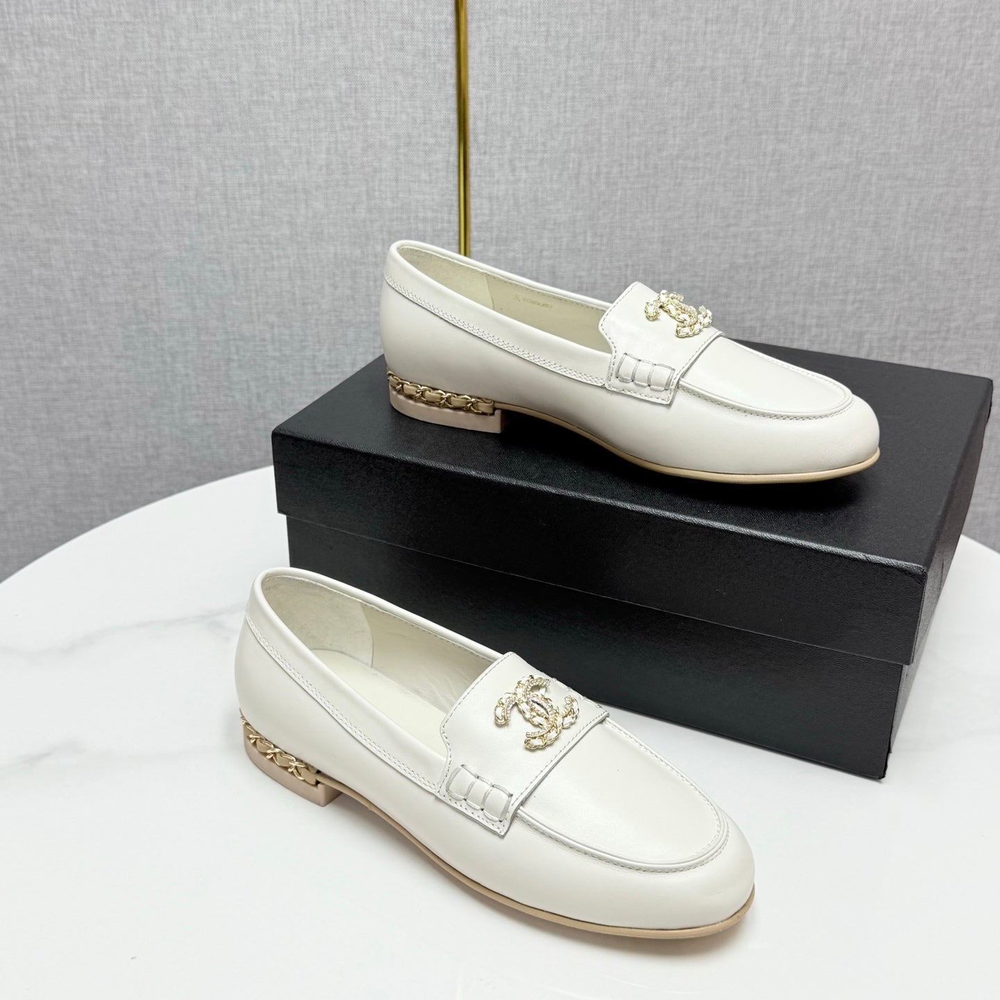 CHANEL LOAFER 25S IN WHITE LAMBSKIN WITH GOLD HARDWARE