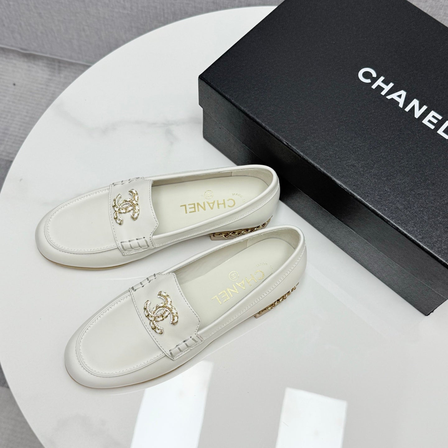 CHANEL LOAFER 25S IN WHITE LAMBSKIN WITH GOLD HARDWARE