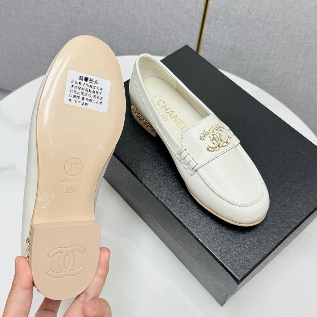 CHANEL LOAFER 25S IN WHITE LAMBSKIN WITH GOLD HARDWARE