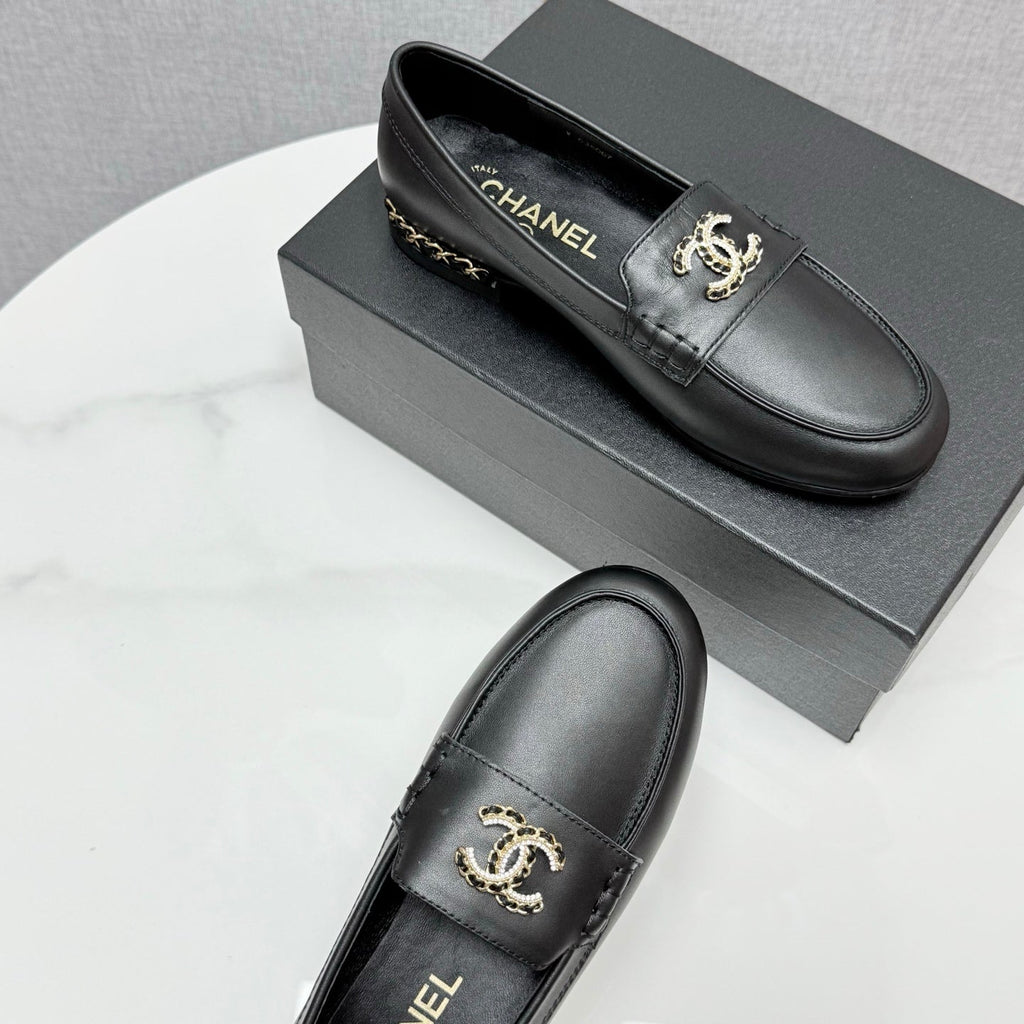 CHANEL LOAFER 25S IN BLACK LAMBSKIN WITH GOLD HARDWARE