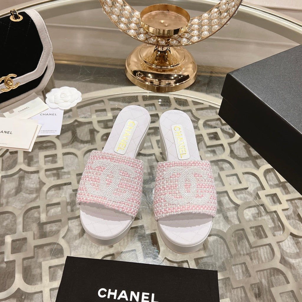 CHANEL WEDGE PLATFORM IN LIGHT PINK FABRIC WITH WHITE LOGO