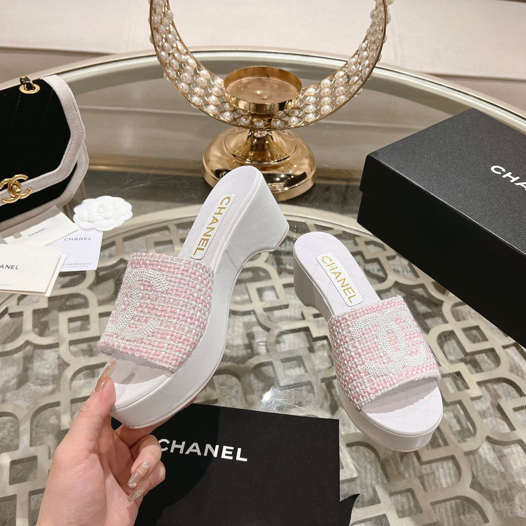 CHANEL WEDGE PLATFORM IN LIGHT PINK FABRIC WITH WHITE LOGO