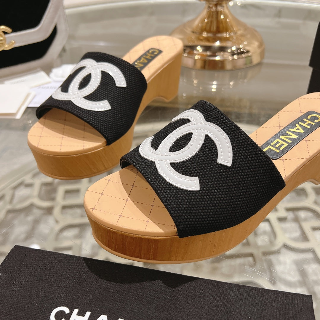 CHANEL WEDGE PLATFORM IN BLACK LAMBSKIN WITH WHITE LOGO
