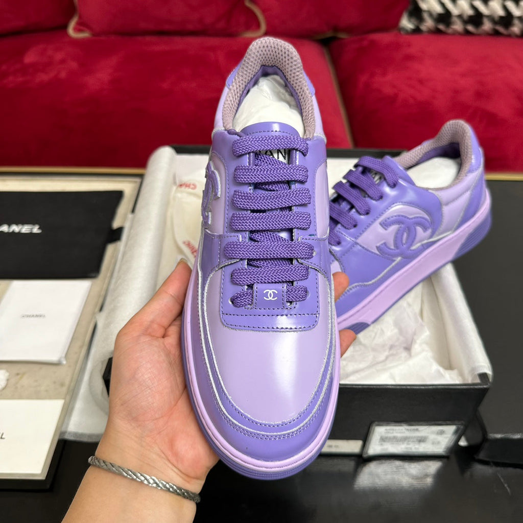 CHANEL TRAINERS IN LIGHT PURPLE SHINY CALFSKIN