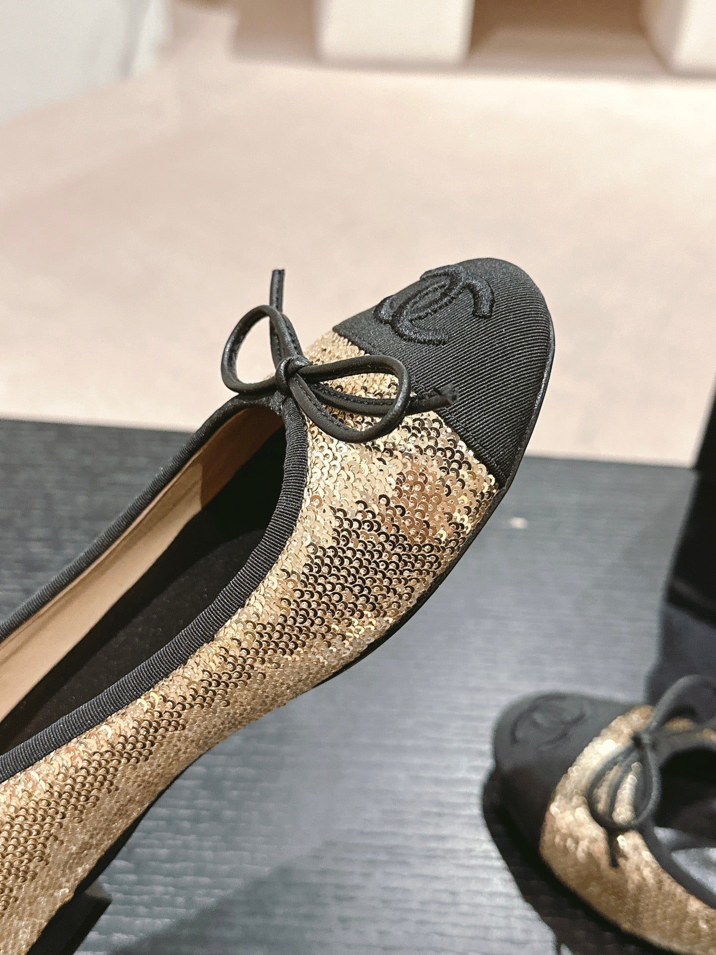 CHANEL BALLET FLATS IN GOLDEN GLITTERED TULLE AND BLACK SATIN