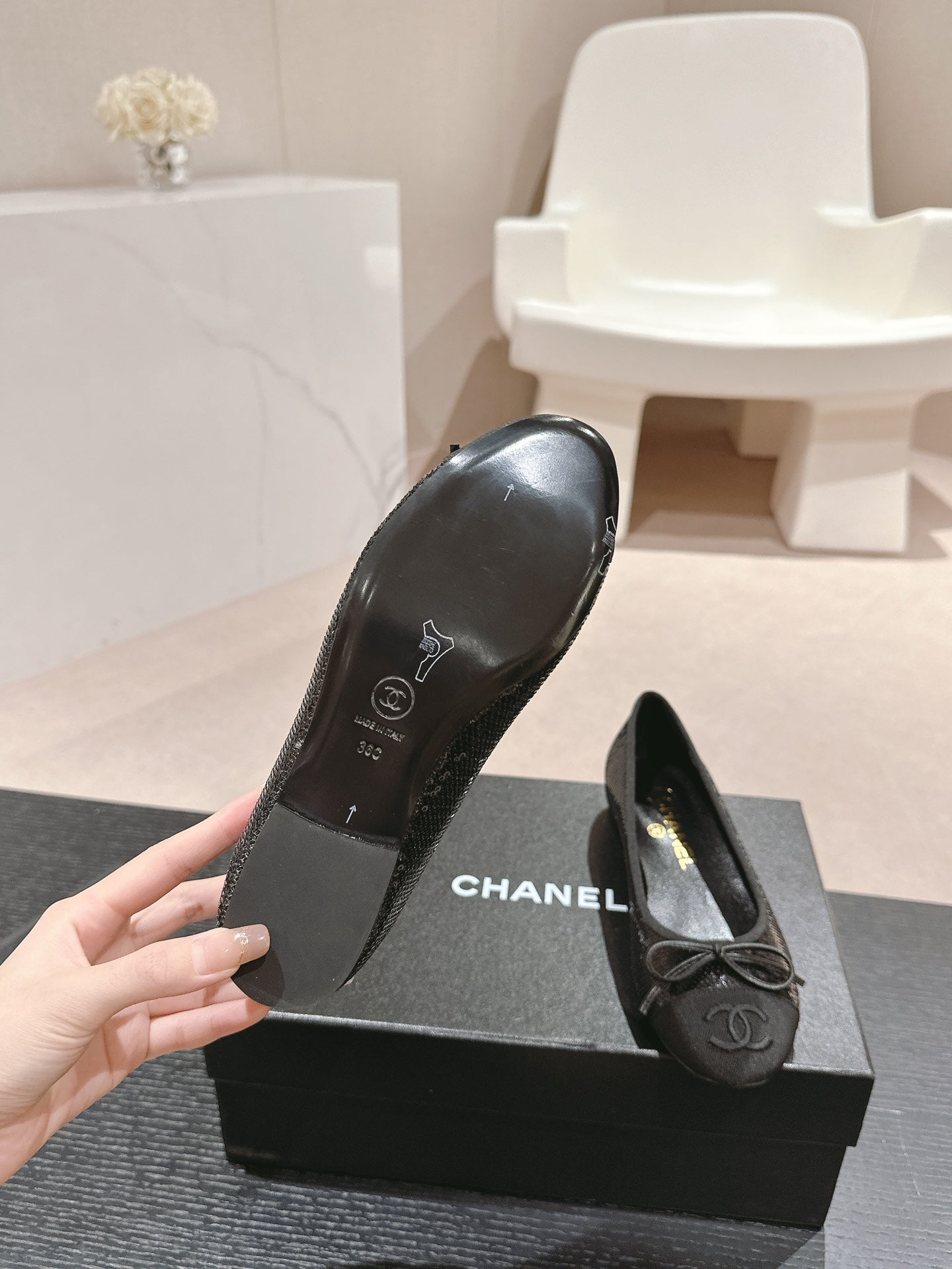 CHANEL BALLET FLATS IN BLACK GLITTERED TULLE AND SATIN