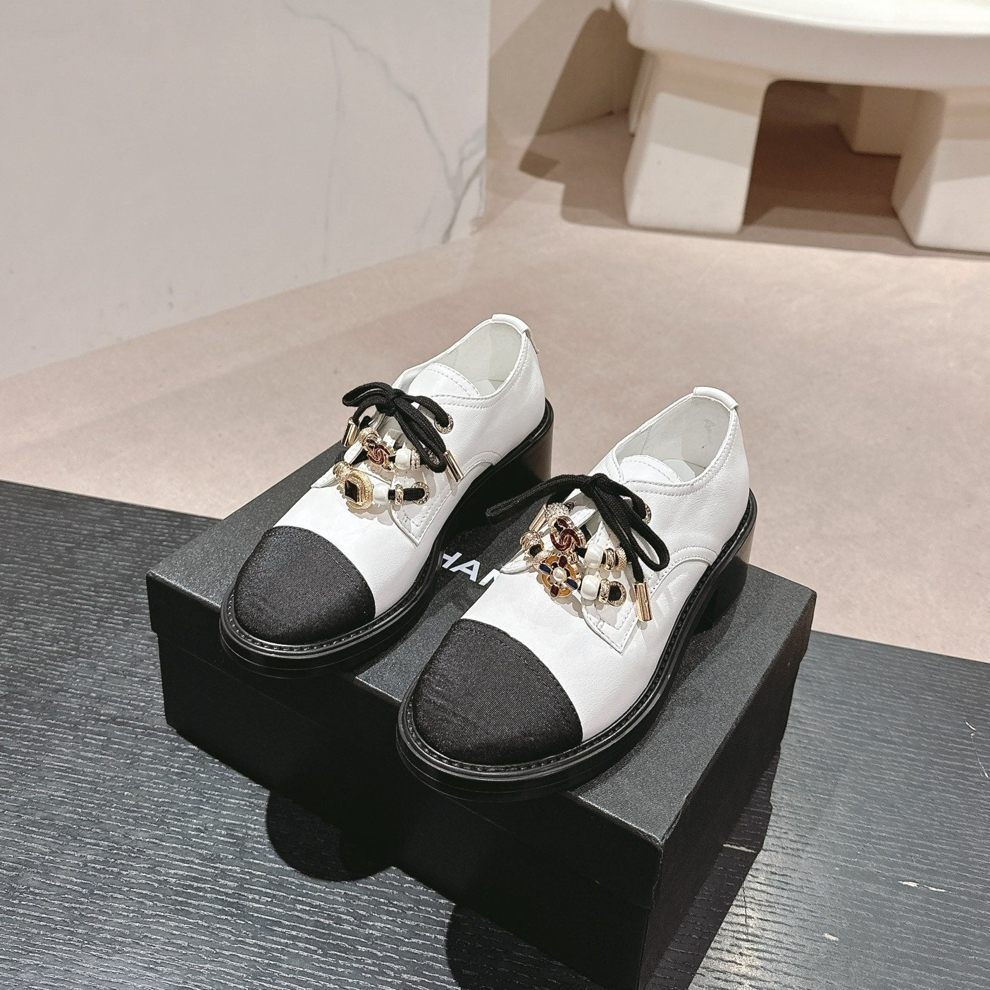 CHANEL OXFORD SHOES WHITE MIX BLACK SHEEPSKIN