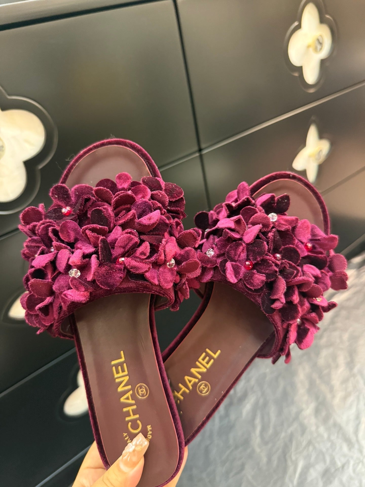 CHANEL FLAT MULE 15 MM IN PLUM PURPLE VELVET