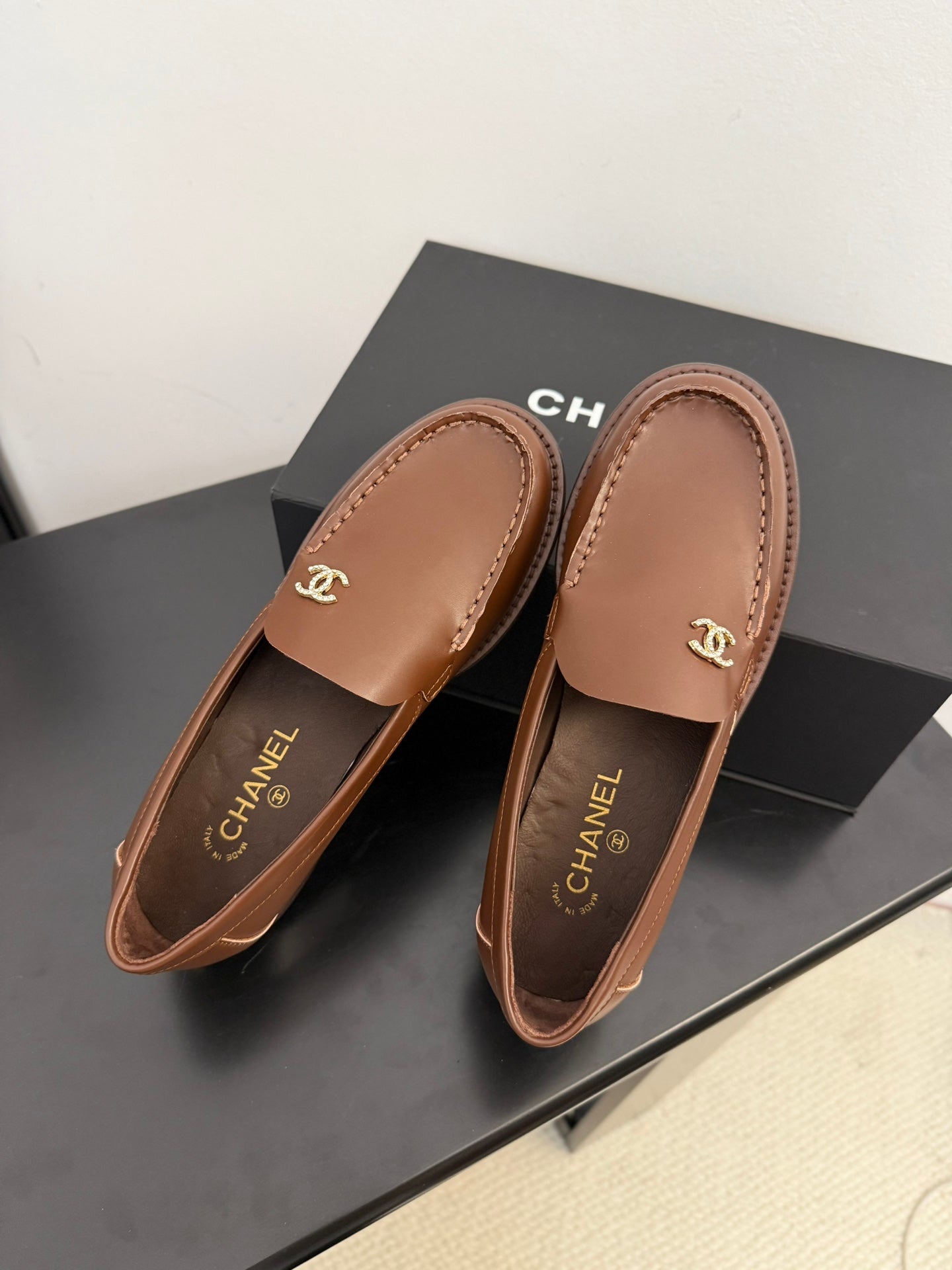 CHANEL 25C Moasins Brown Patent Leather