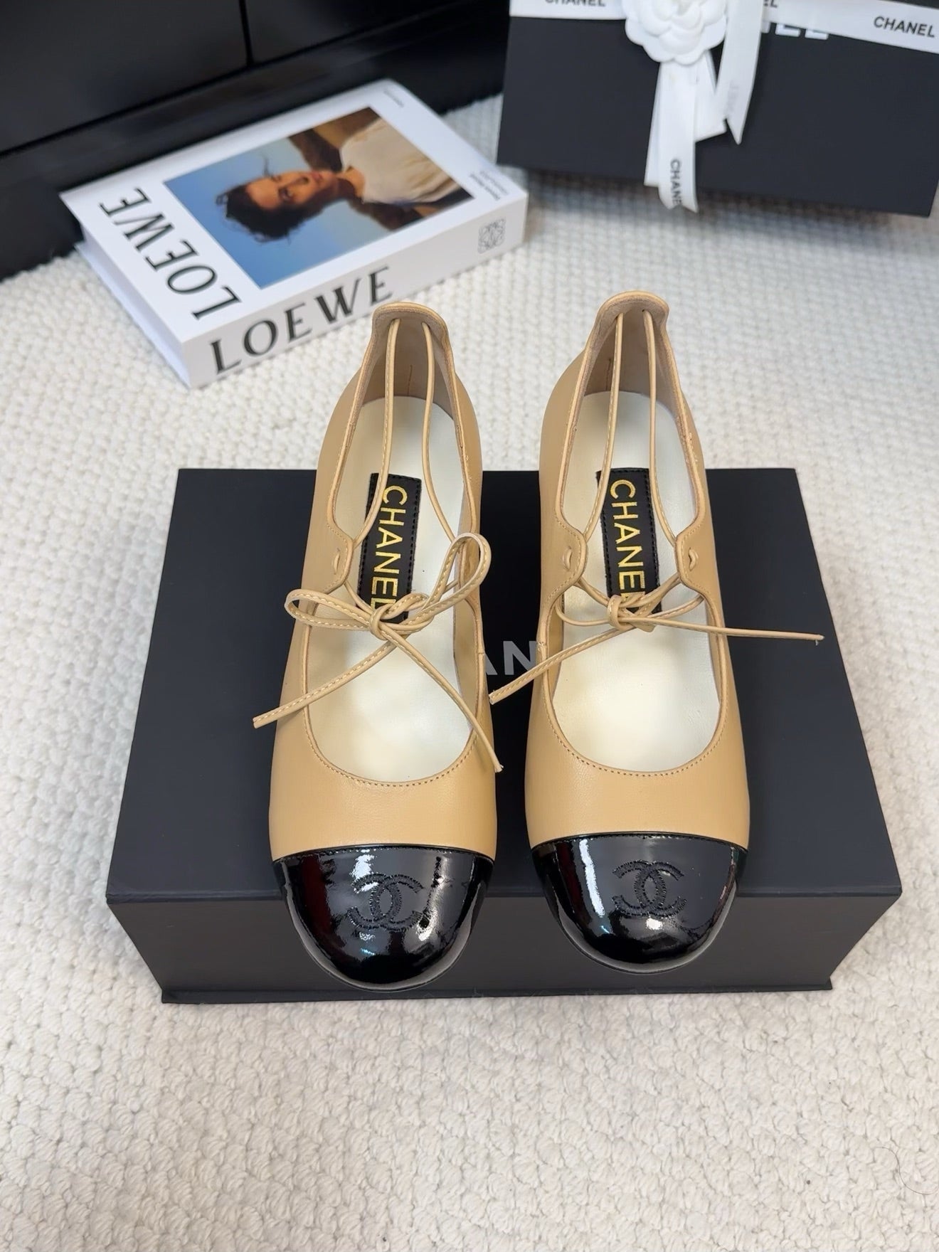 CHANEL MARY JANE PUMPS 55 MM IN SAND YELLOW MIX BLACK LAMBSKIN